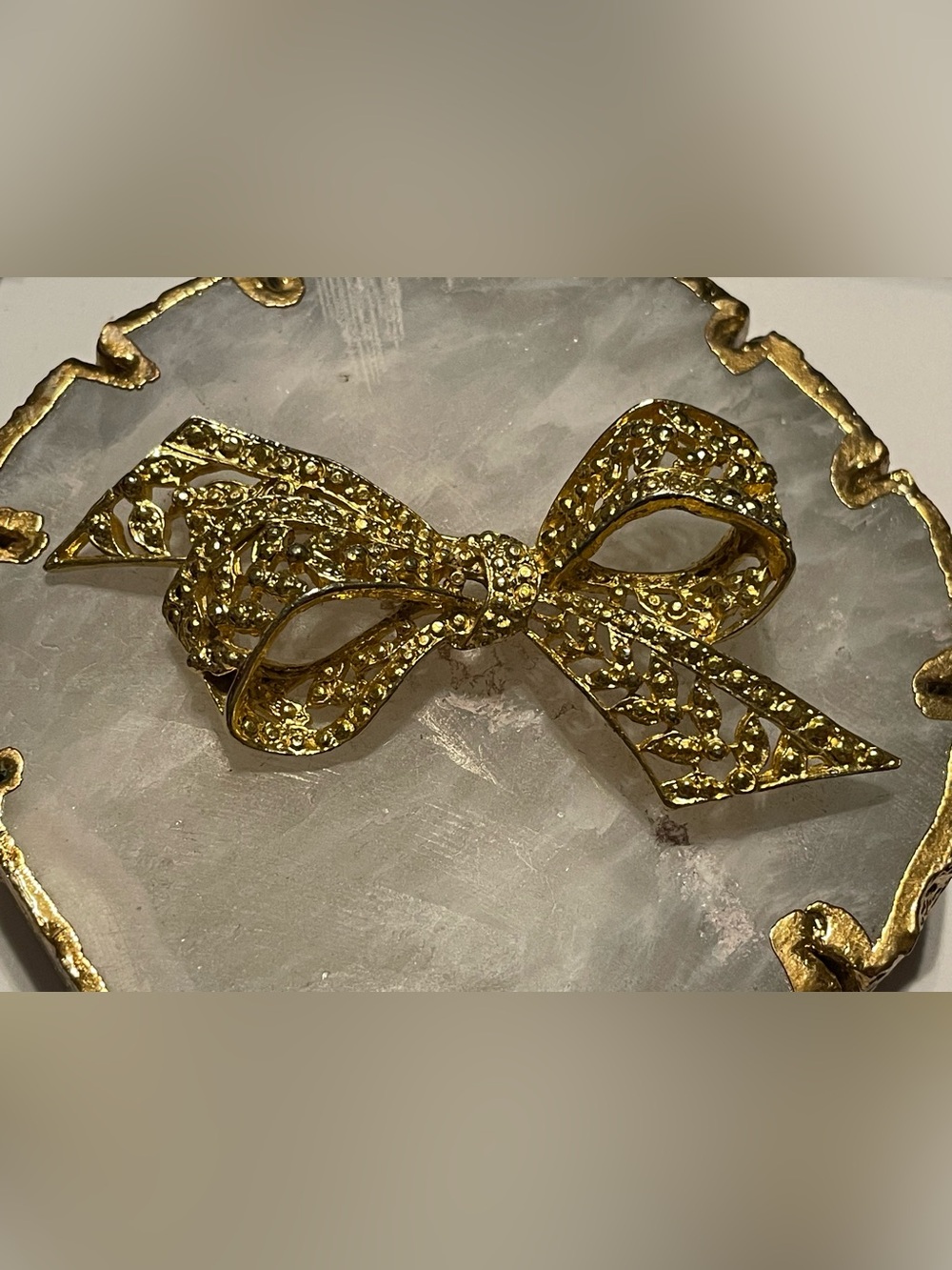 Vintage Gold Tone Large Bow Brooch #8595
